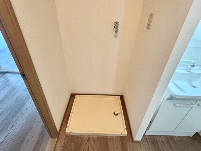 物件内観写真12　(洗濯機置場)