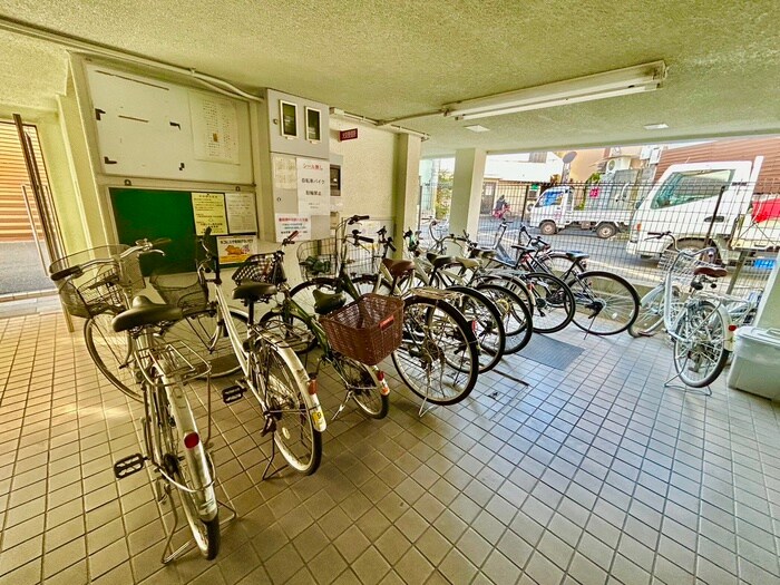 物件外観写真5　(駐輪場)