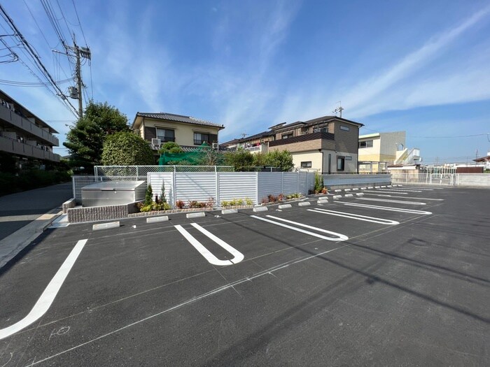 物件外観写真4　(駐車場)