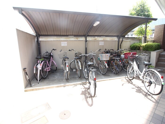 物件外観写真2　(駐輪場)