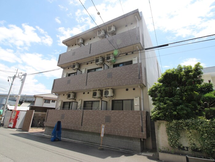 物件外観写真4　(エントランス部分)