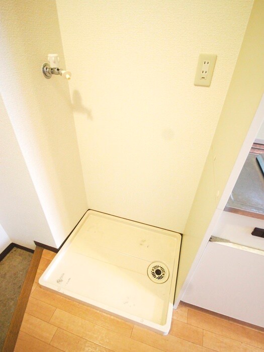 物件内観写真13　(洗濯機置場)