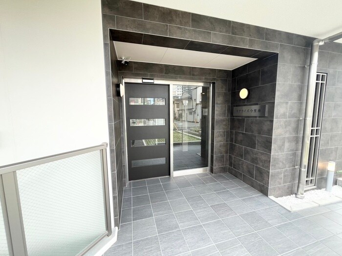 物件外観写真2　(エントランス部分)