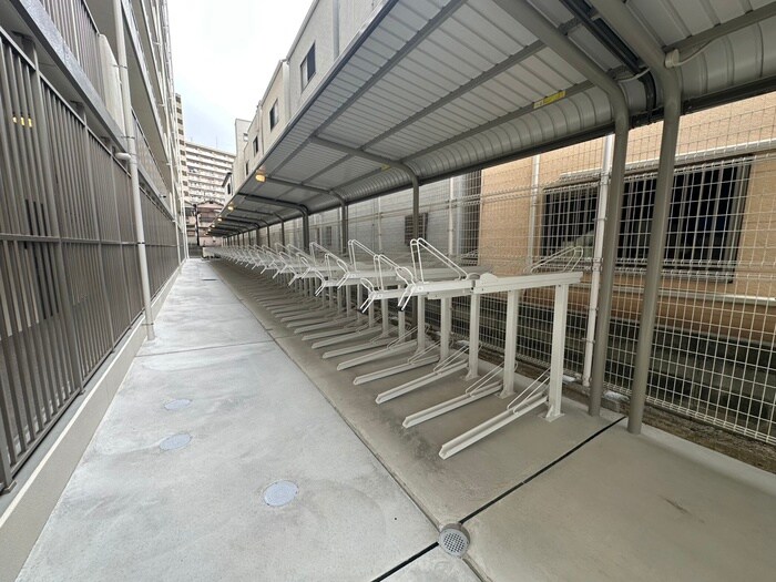 物件外観写真4　(駐輪場)