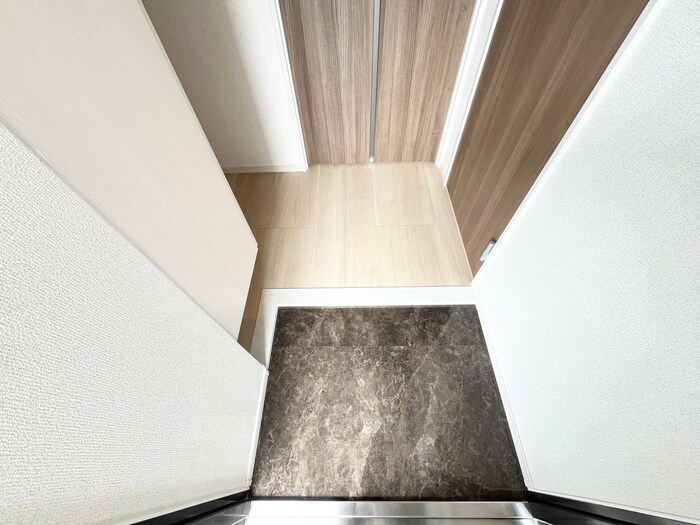 物件内観写真12　(玄関)