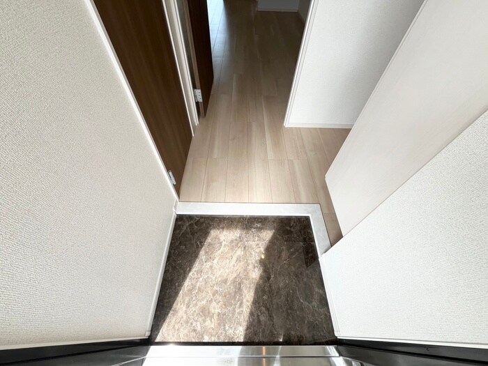 物件内観写真12　(玄関)