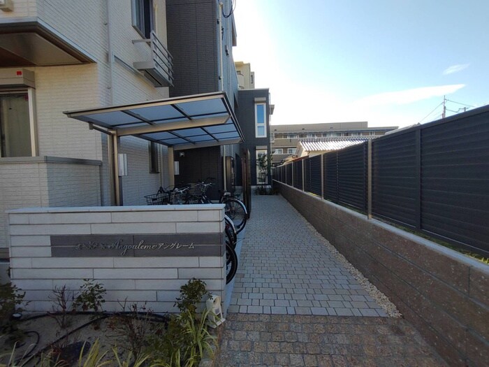 物件外観写真4　(エントランス部分)