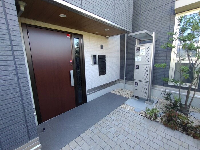物件外観写真5　(エントランス部分)