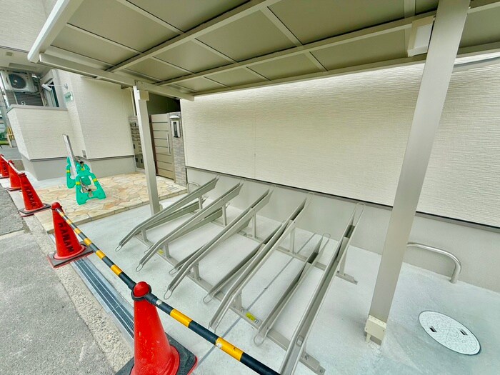 物件外観写真3　(駐輪場)