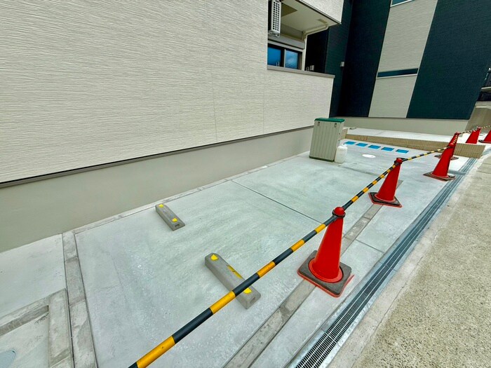 物件外観写真5　(駐車場)