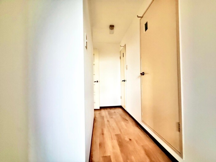 物件内観写真16　(廊下)