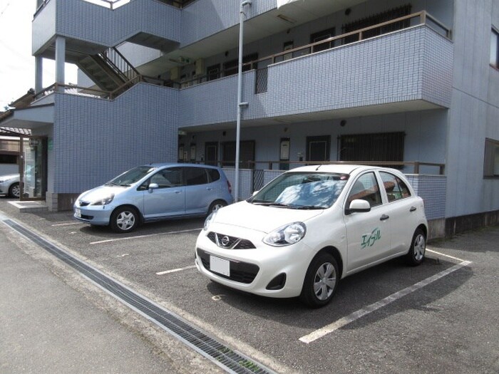 物件外観写真5　(駐車場)