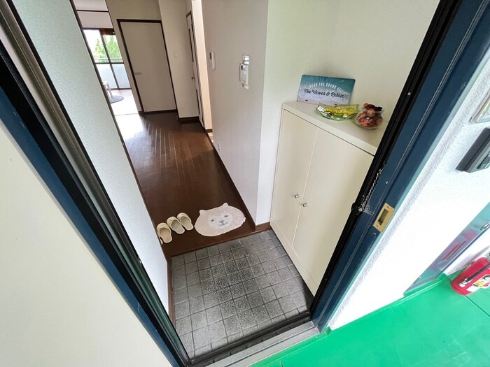 物件内観写真16　(玄関)