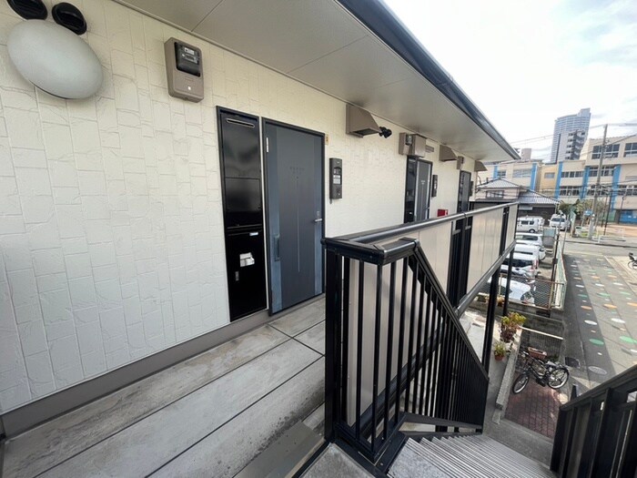 物件外観写真2　(エントランス部分)