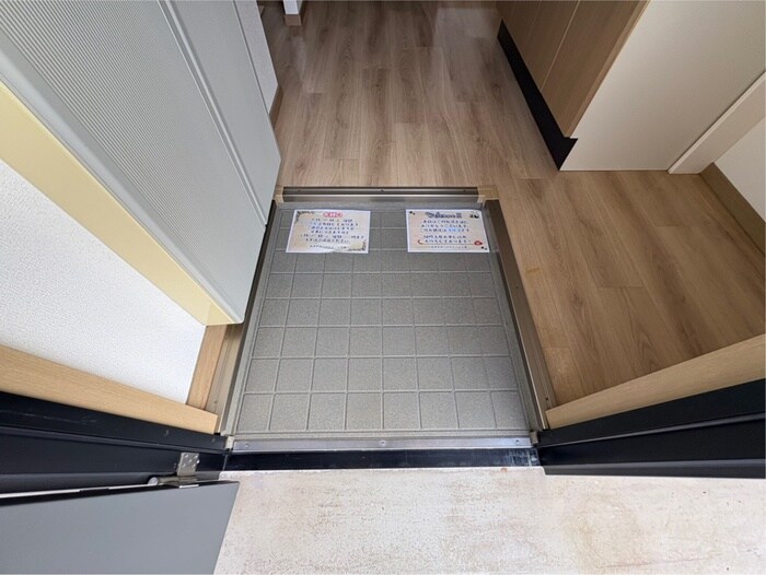 物件内観写真16　(玄関)