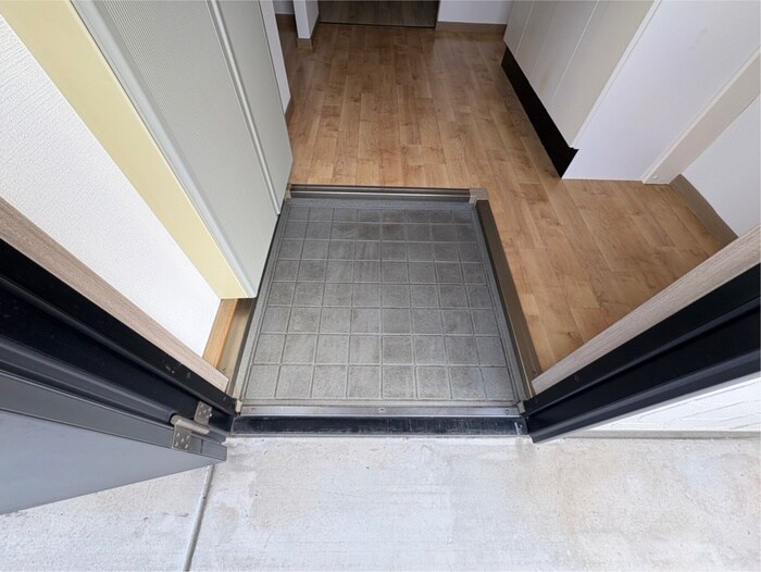 物件内観写真16　(玄関)