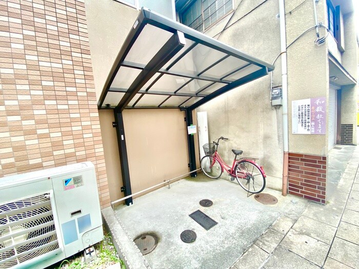 物件外観写真4　(駐輪場)