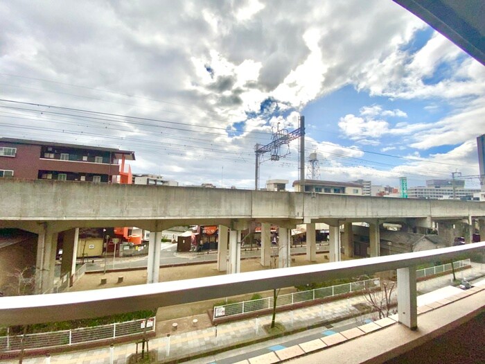 物件内観写真18　(室内からの展望)