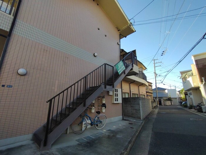 物件外観写真4　(エントランス部分)