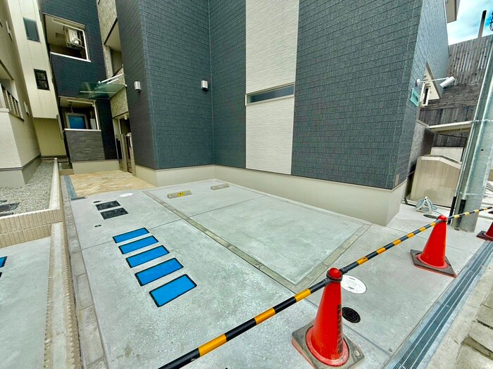 物件外観写真5　(駐車場)