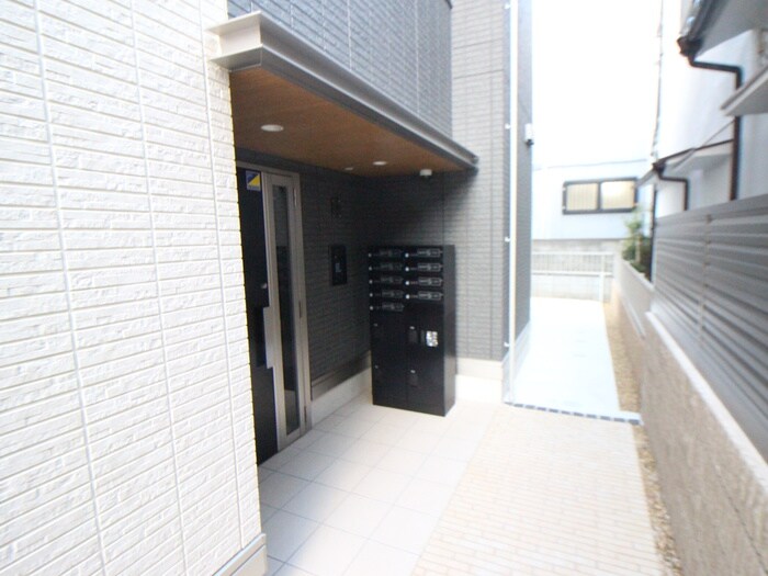 物件外観写真4　(エントランス部分)