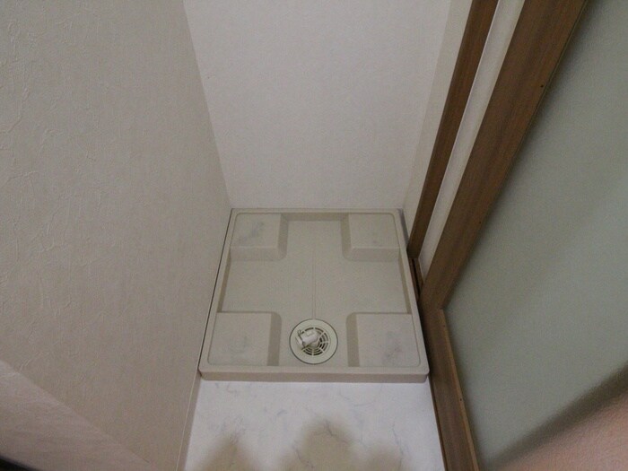 物件内観写真14　(洗濯機置場)