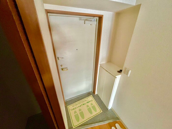 物件内観写真16　(玄関)