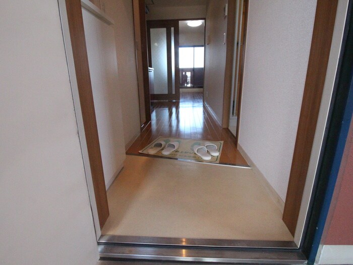物件内観写真18　(玄関)