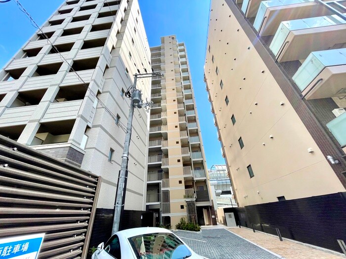 物件外観写真2　(エントランス部分)