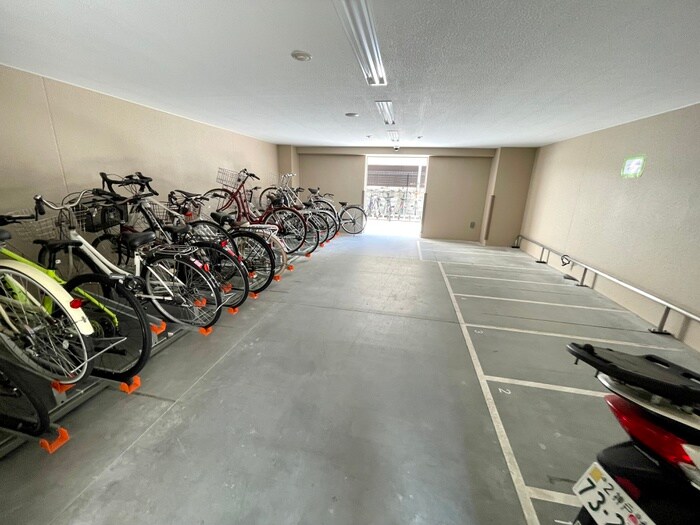 物件外観写真4　(駐輪場)