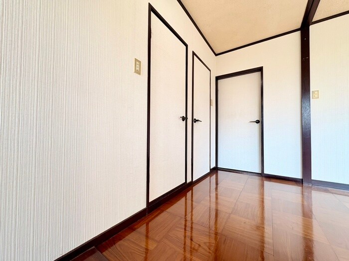 物件内観写真11　(廊下)