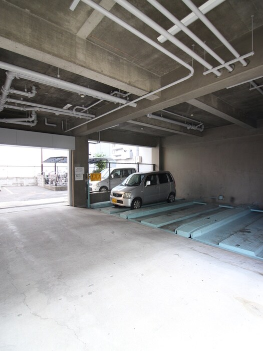 物件外観写真5　(駐車場)