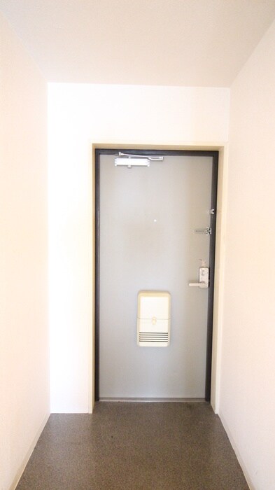 物件内観写真13　(玄関)