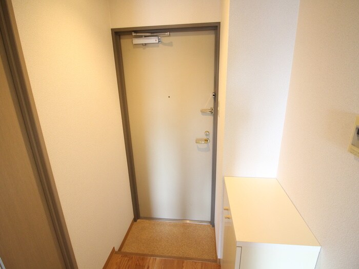 物件内観写真16　(玄関)