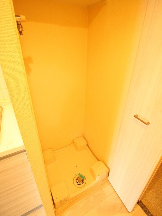 物件内観写真3　(洗濯機置場)