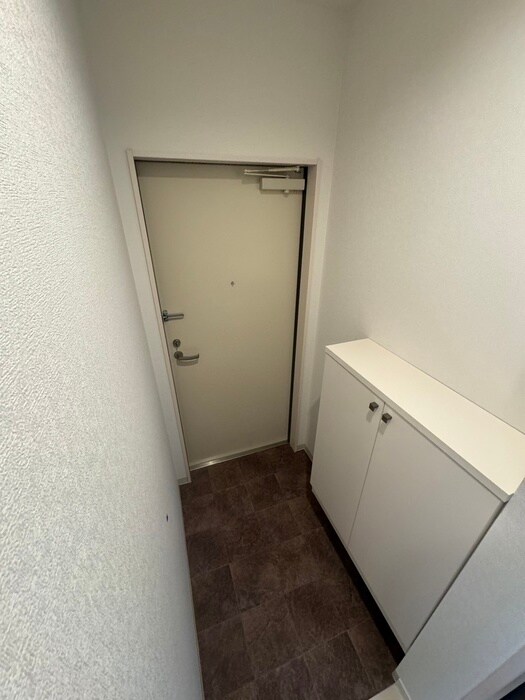物件内観写真8　(玄関)