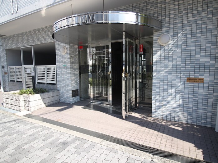 物件外観写真2　(エントランス部分)