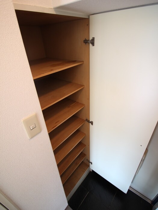 物件内観写真8　(靴箱)