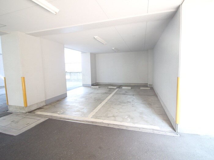 物件外観写真5　(駐車場)