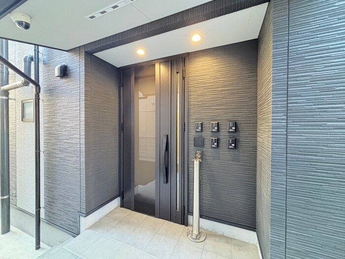 物件外観写真2　(エントランス部分)