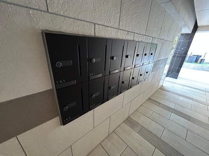 物件外観写真5　(エントランス部分)