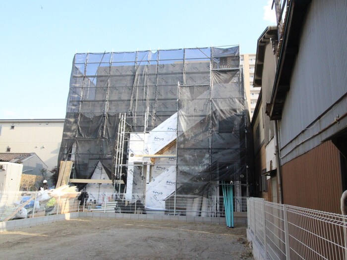 物件外観写真1　(建築中)
