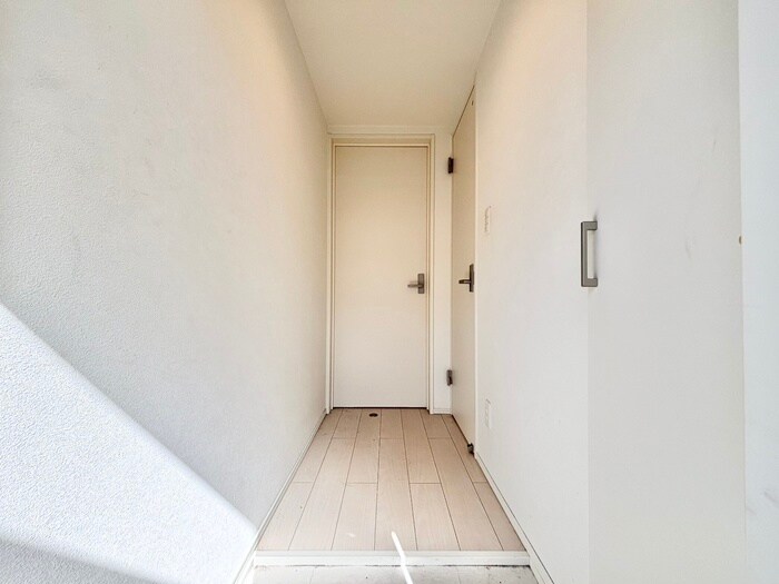 物件内観写真18　(玄関)
