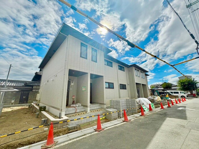 物件外観写真1　(建築中)