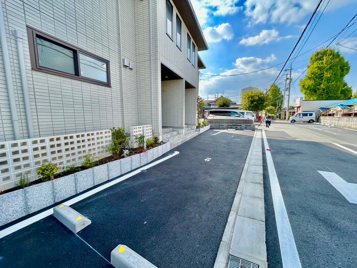 物件外観写真3　(駐車場)