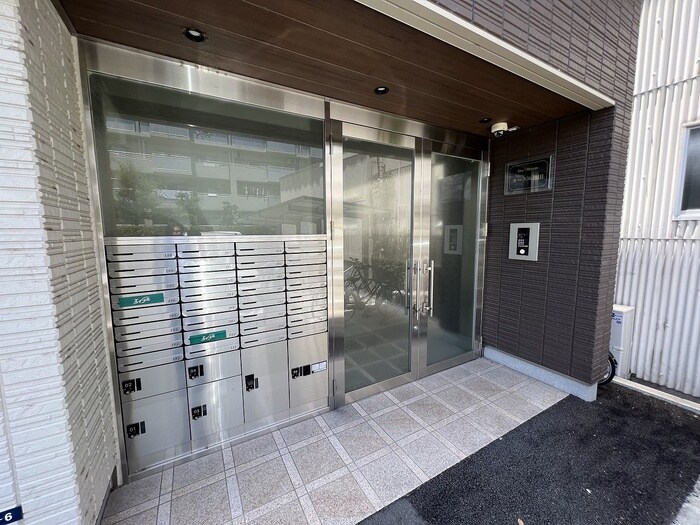 物件外観写真3　(エントランス部分)