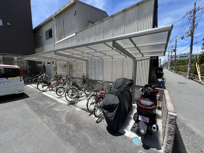 物件外観写真4　(駐輪場)