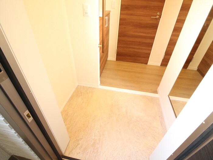 物件内観写真15　(玄関)