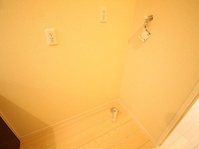 物件内観写真18　(洗濯機置場)