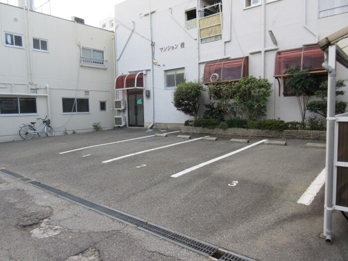 物件外観写真2　(駐車場)